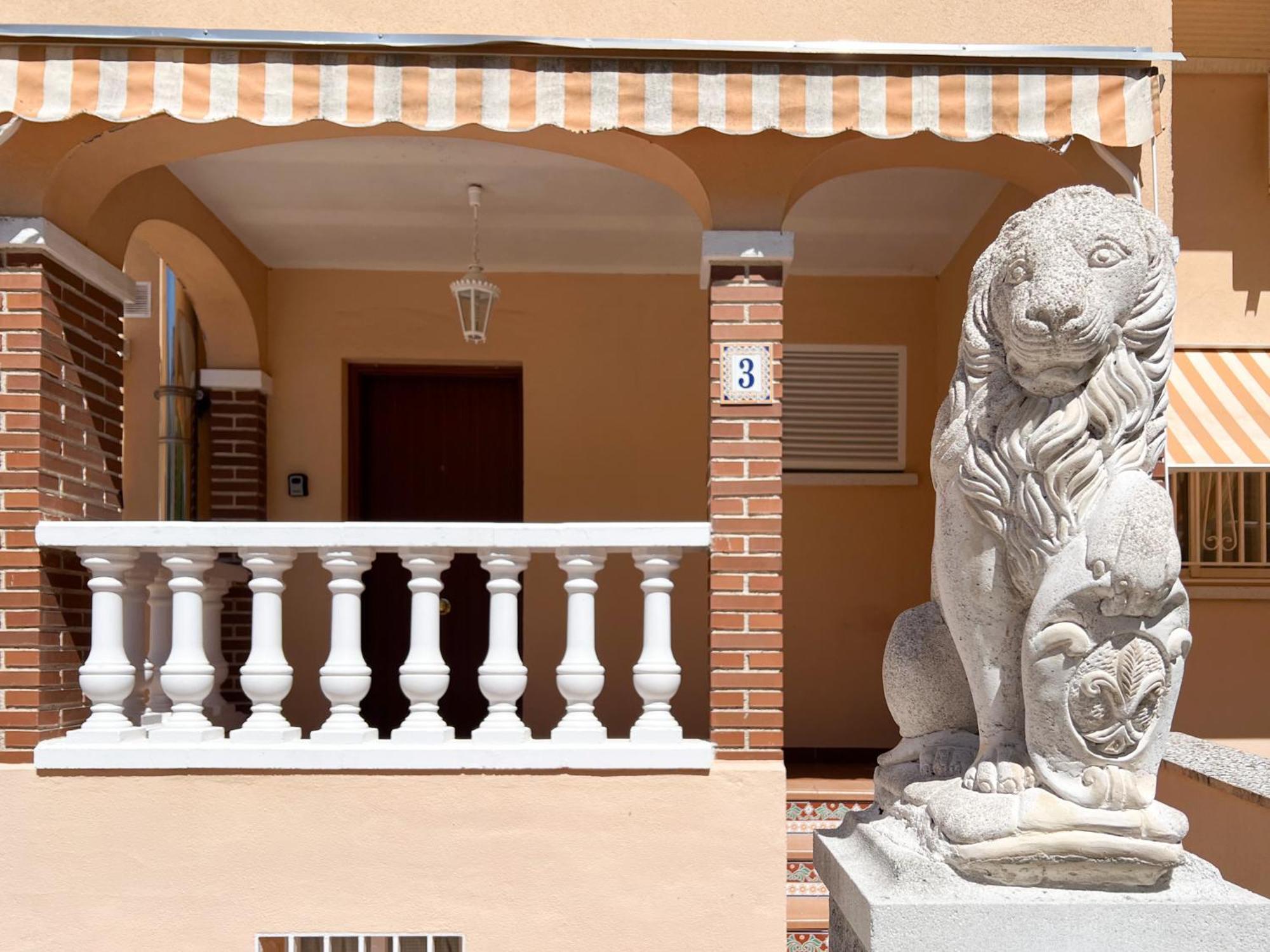 Rosaritohomes Madrigal de la Vera Luaran gambar